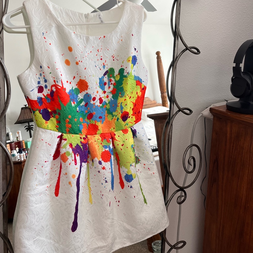 Beautiful fabric, vivid colors, size medium,and never worn. Designer Fu.gui.zing